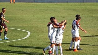 En Primera División, Colón trae una racha muy favorable ante Defensa y Justicia.