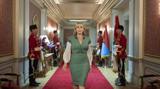 Winslet protagoniza esta sátira del poder político que combina drama y humor negro.
