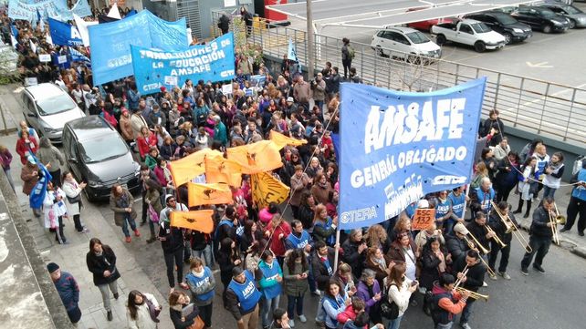 Las columnas de manifestantes marcharon a la plaza Montenegro