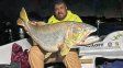 Pesca récord en el Paraná: capturan un dorado de casi 30 kilos frente a Corrientes