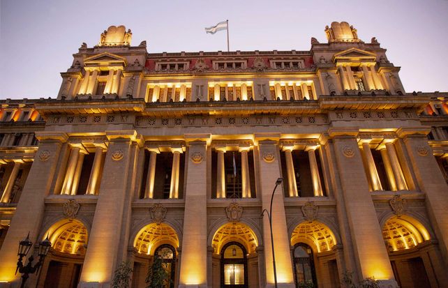 La Corte Suprema frena la derogación de la Ley de Tierras y restituye la norma. Se suspende temporalmente la liberación de venta de tierras a extranjeros