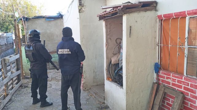 Empleada del CGE allanada por integrar banda de narcomenudeo