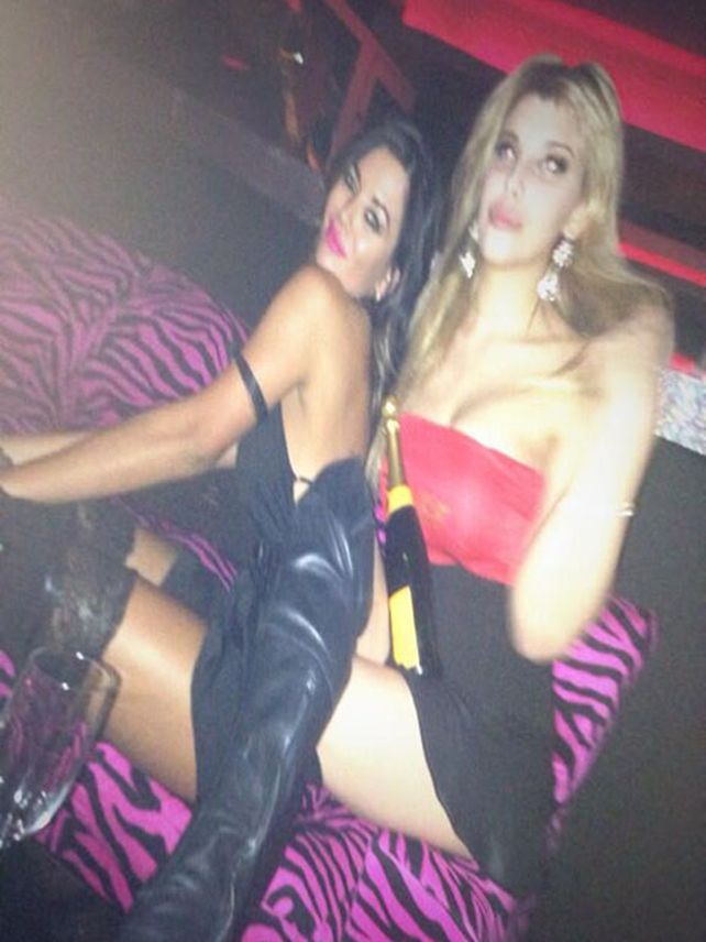 Karina y Charlotte: dos potencias se enfiestaron