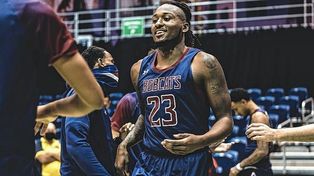 El pivote Dwayne Russell fichó en Colón para la temporada 2022/23 de la Liga Argentina.