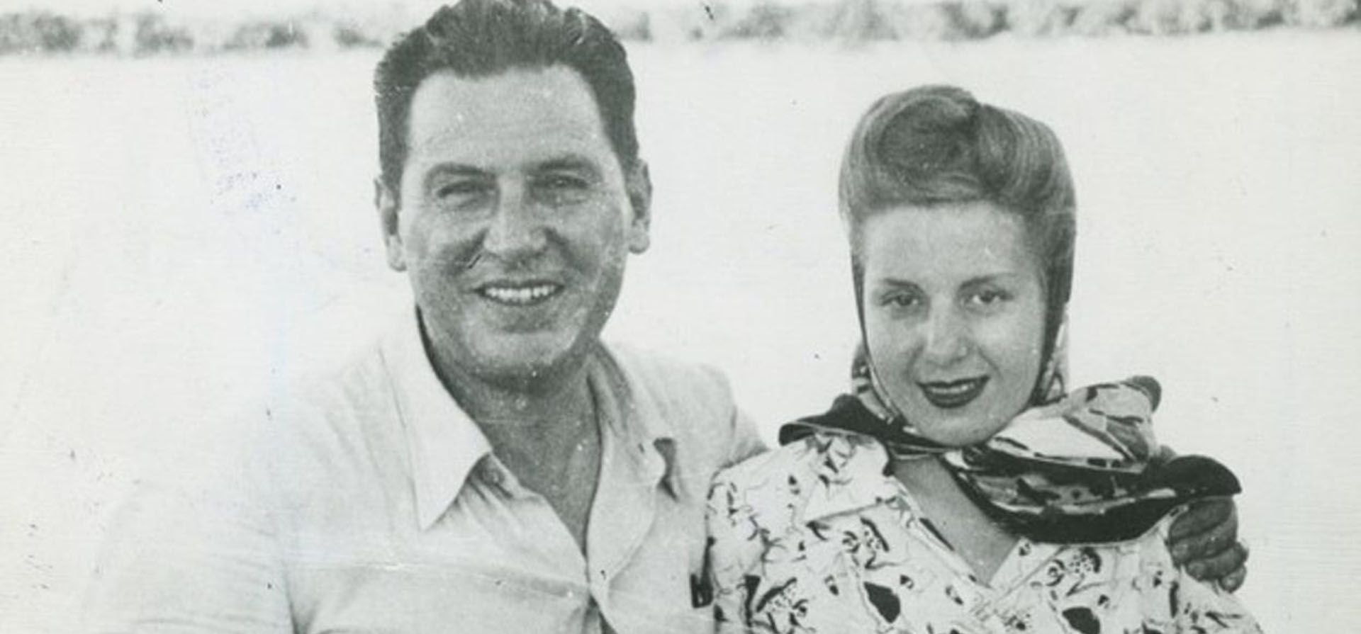Perón y Evita durante la luna de miel tras su casamiento, el 22 de octubre de 1945.