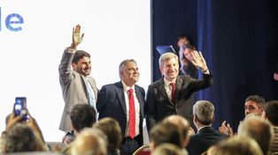 Maximiliano Pullaro (Santa Fe), Martín Llaryora (Córdoba) y Rogelio Frigerio (Entre Ríos) se reunieron en la capital provincial para renovar sus reclamos de mayor federalismo.