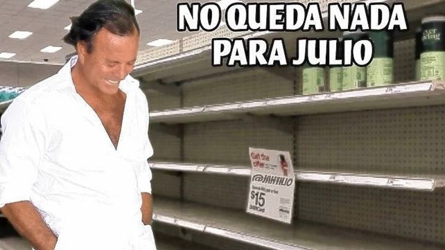 Cambia el mes y vuelven los memes de Julio Iglesias