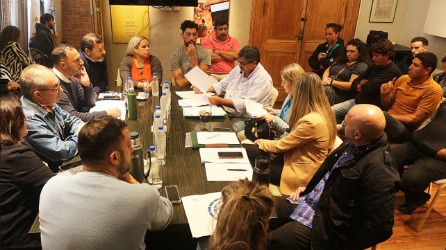 El Concejo Deliberante de Paraná analiza un proyecto que propone la regulación del transporte privado de personas a través de plataformas electrónicas o aplicaciones como Uber o Cabify