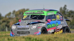 El piloto rafaelino Agustín Ghiotti cantó victoria en el autódromo de la ciudad de Paraná.