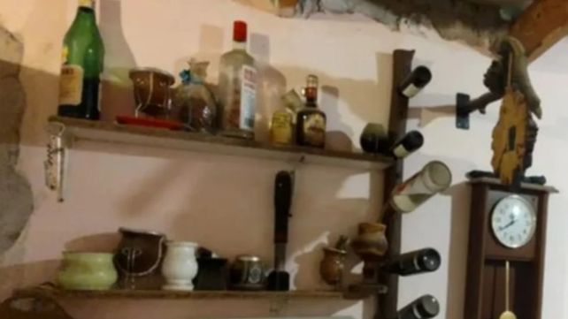 El hombre tenía una granada entre elementos de decoración