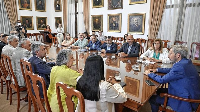 Seis intendentes del Gran Paraná se reunieron y firmaron el acta acuerdo para la creación del parque
