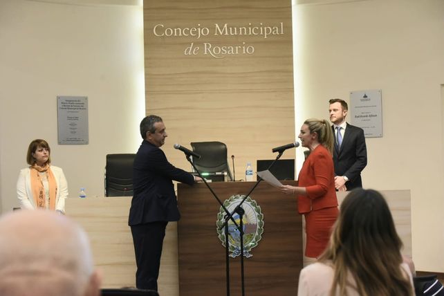 Javkin juró en el Concejo en el marco de una sesión especial. (Foto: Marcelo Bustamante)