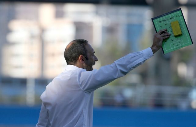 El técnico de Unión Juan Manuel Azconzábal pretende cuatro refuerzos que vengan a ser titulares.