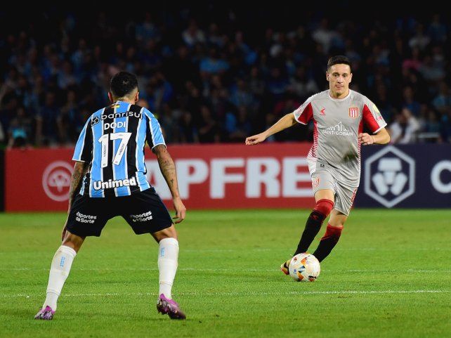 Estudiantes jugó el partido pendiente en Porto Alegre.