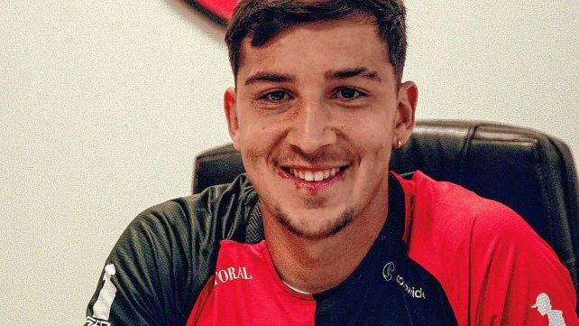 Colón apuesta a futuro y blindó al delantero Jerónimo Buosi