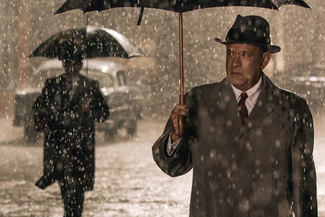 Tom Hanks aparece en escena de la mano de Spielberg.