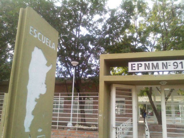 Paraná: tres alumnos se enfrentaron con cadenas dentro del aula
