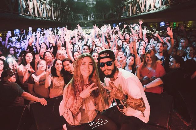 Jimena Barón cantó con Ulises Bueno en Córdoba: todas las imágenes