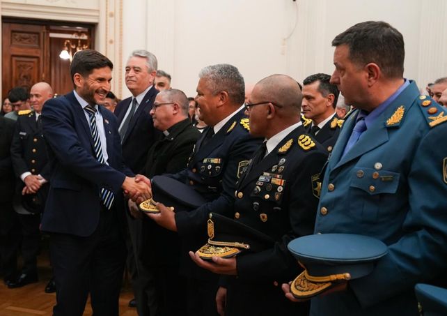 Planes de Seguridad en Santa Fe: 11 directores recibieron el Sable del Brigadier y sumaron 136 inscriptos en 24 horas.