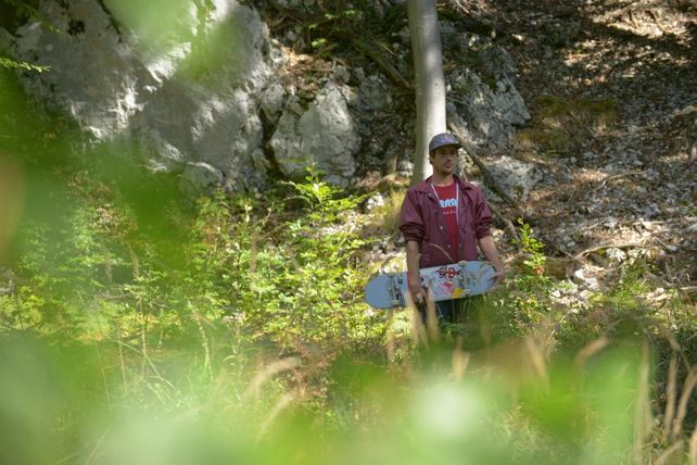 Mauro Iglesias se divirtió andando en skate por un bosque de Viena