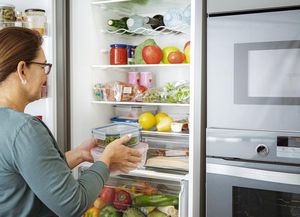 En qué estante de la heladera se debe almacenar cada alimento y por qué
