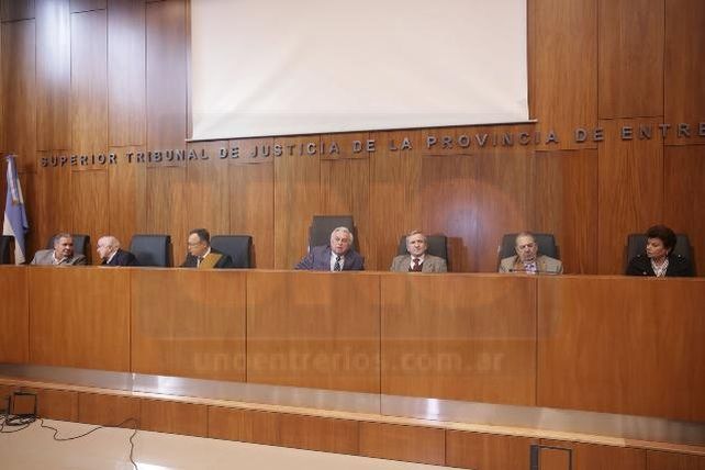 Fallo dividido. Por cuatro votos a tres