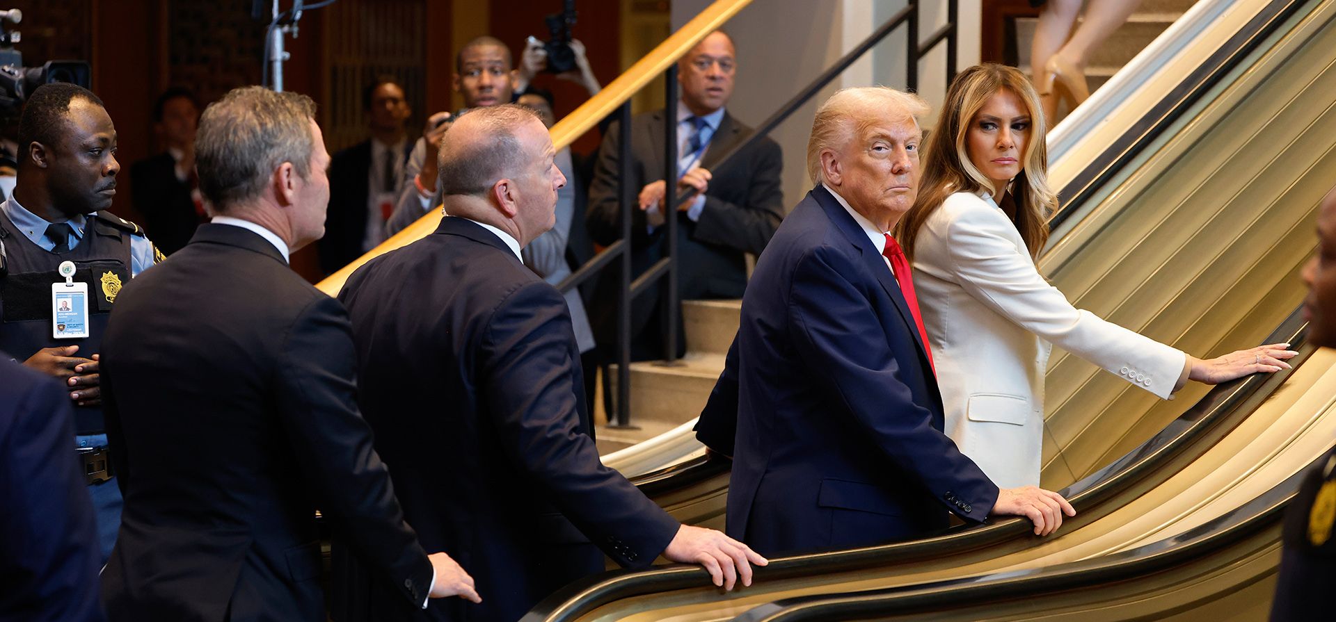 El presidente Donald Trump y la primera dama Melania Trump llegan a la 80ª sesión de la Asamblea General de las Naciones Unidas, el martes 23 de septiembre de 2025, en la sede de la ONU. (Foto AP/Stefan Jeremiah)