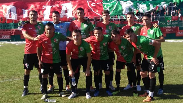 Rojiverde. El equipo de Villa Gobernador Gálvez se prepara para recibir a Cremería