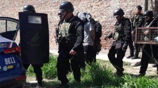 La policía detuvo al hombre que intentó prenderse fuego junto a su pequeña hija.
