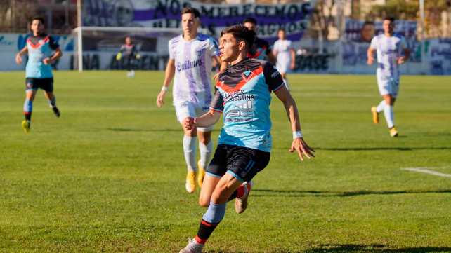 Brown de Adrogué ganó y se acercó a la punta