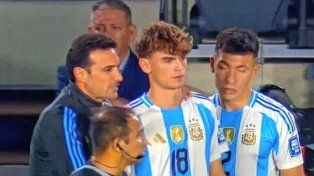Nicolás Paz hizo su debut en la goleada de la Selección