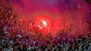 La hinchada River y el uso de bengalas en la Libertadores.