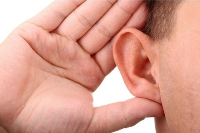 ¿Por qué escuchamos conversaciones ajenas?