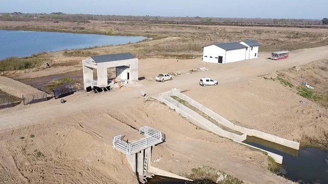 La obra de la defensa contra inundaciones en Villa Paranacito ingresa en su etapa final. La inversión es superior a los 1.260 millones de pesos.