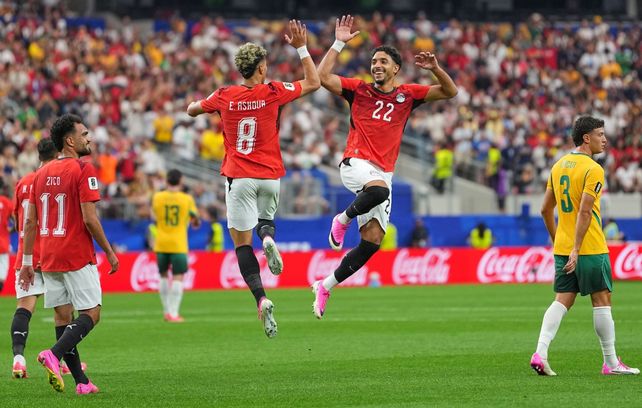 Los futbolistas de Egipto celebran el gol con los que los africanos igualaron ante Australia, en los 16avos de final.