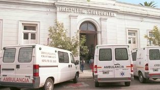 Operaron a un preso que se tragó una bombilla y hasta podría ser sancionado