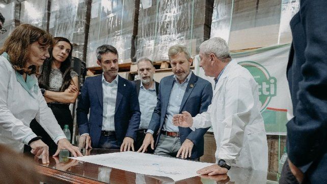 Rogelio Frigerio entregó financiamiento del CFI a productores lácteos para realizar mejoras en sus emprendimientos.