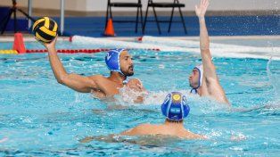 &nbsp;La Selección masculina nacional de waterpolo avanzó a semifinales al derrotar a Puerto Rico.