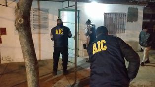 El crimen de Nahuel Alejandro Cantero se produjo alrededor de la 1.05 de este viernes en una vivienda ubicada en calle 2144 número 6953, en barrio Tío Rolo.
