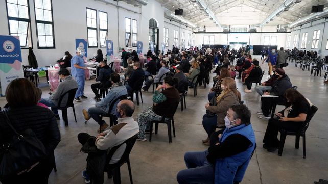 El vacunatorio de la ex Rural es uno de los lugares donde inoculan a miles de rosarinos por día.&nbsp;