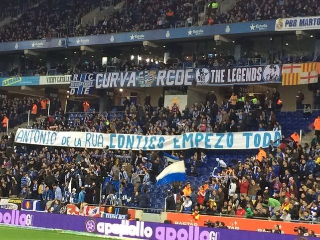 Insólita bandera del Espanyol de Barcelona: Antonio de la Rúa, contigo empezó todo