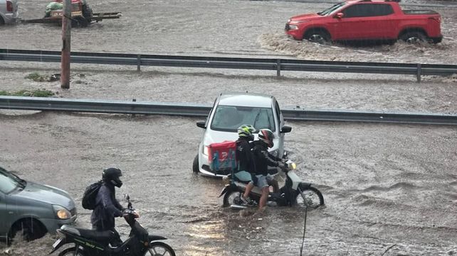 Las precipitaciones en Mendoza alcanzaron los 60 milímetros. Se registraron más de 360 incidencias debido al desborde de cauces y canales