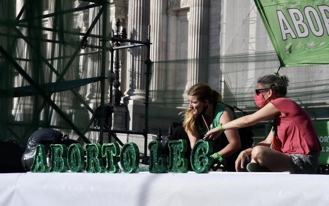 Aborto legal: verdes y celestes se manifiestan frente al Congreso