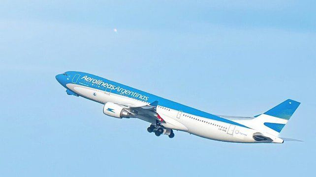 Milei declaró sujeta a privatización a Aerolíneas Argentinas