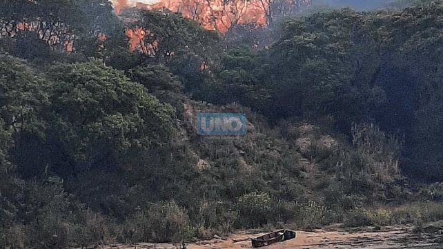 Incendio en La Toma puso en riesgo varias viviendas costeras
