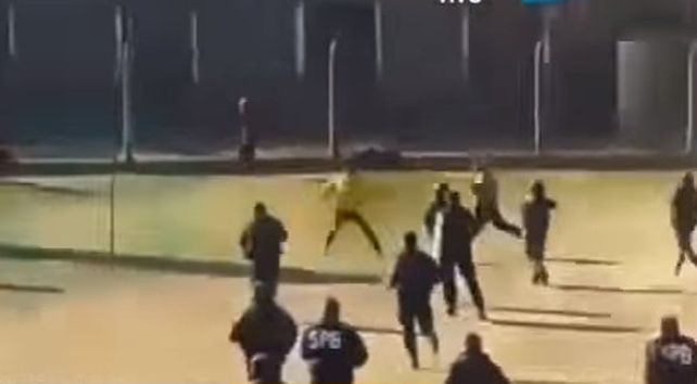 La imágenes de una brutal batalla a facazos en la cárcel de Sierra Chica