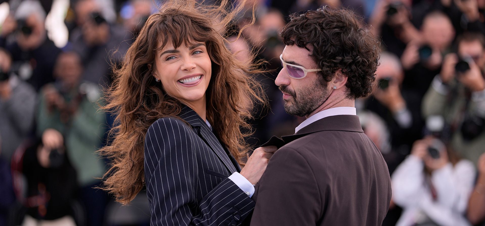 Cara Delevingne (izquierda) y el director Jordan Firstman posan para los fotógrafos en la sesión fotográfica de la película "Club Kid" durante el 79º Festival Internacional de Cine de Cannes, en el sur de Francia, el viernes 15 de mayo de 2026. (Foto AP/John Locher) Cara Delevingne (izquierda) y el director Jordan Firstman posan para los fotógrafos en la sesión fotográfica de la película "Club Kid" durante el 79º Festival Internacional de Cine de Cannes, en el sur de Francia, el viernes 15 de mayo de 2026. (Foto AP/John Locher)