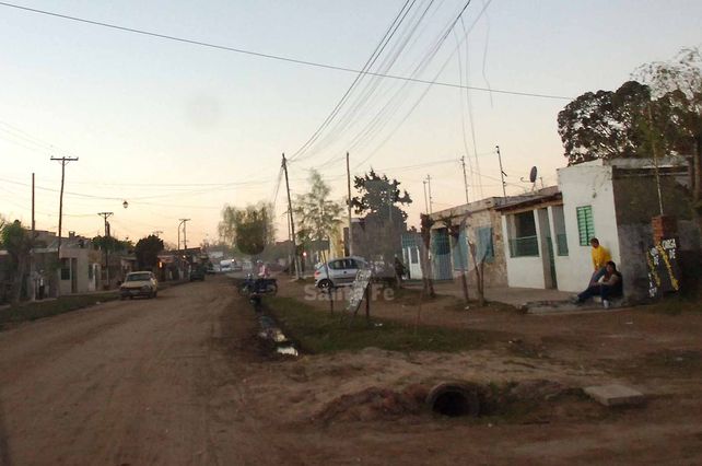 Una demanda de años. Cambiar el estado del camino de ingreso encabeza la lista de pedidos por parte de los vecinos.