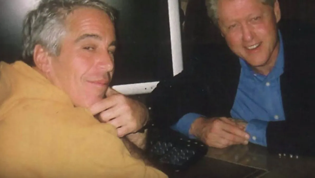 El expresidente Bill Clinton figuraba entre los muchos 