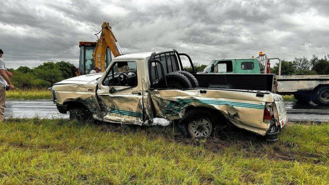 Así quedó la camioneta del hombre que luego de chocar se disparó un tiro en La Paz.
